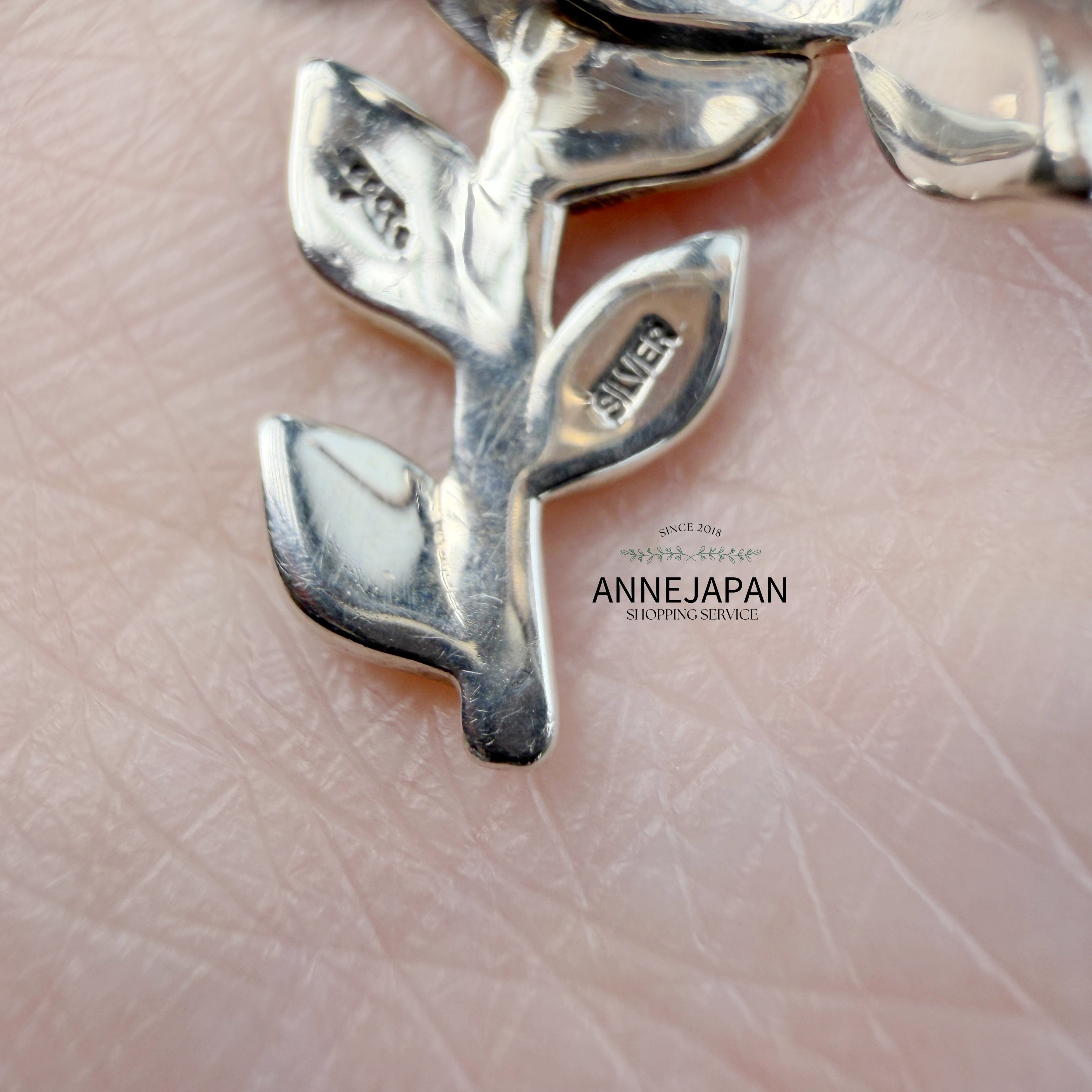 Silver925 純銀、黃鐵礦復古燻黑工藝 × 葉片曲線設計耳骨夾（單耳販售）