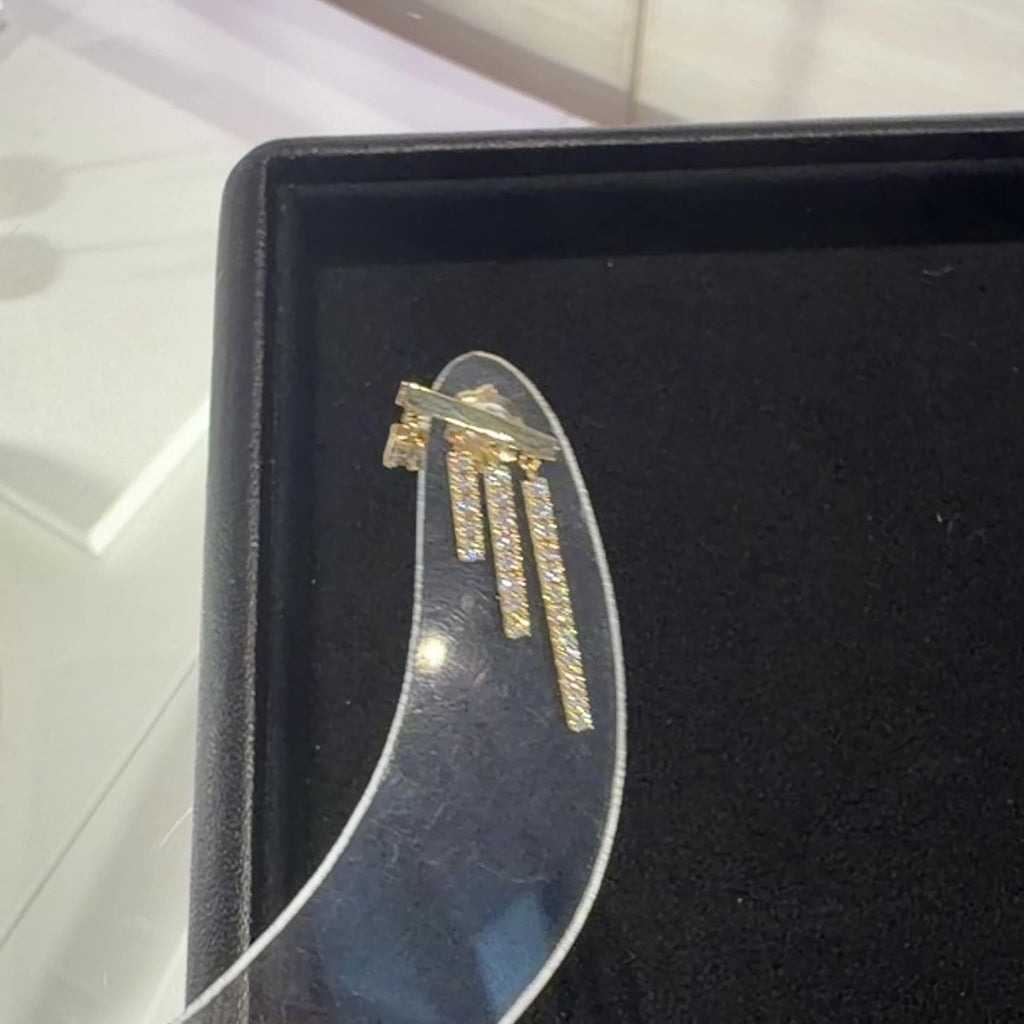 Chandelier Baguette 單鑽流蘇耳環18K黃金／天然鑽石約 0.15 ct