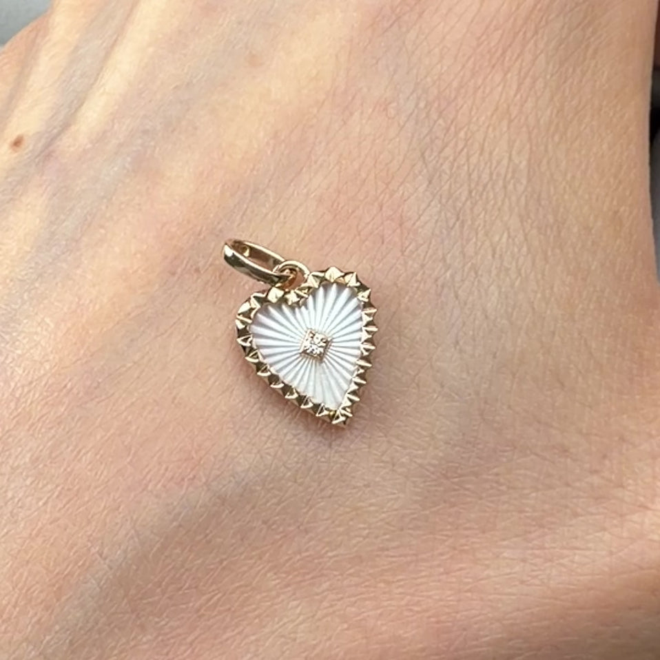K10鑽石貝母愛心吊墜 天然鑽石 0.01ct・天然白蝶貝（Mother of Pearl）
